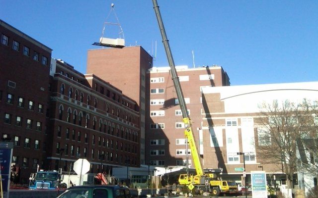 120T Crane Setting Roof Unit at Maine Medical Center