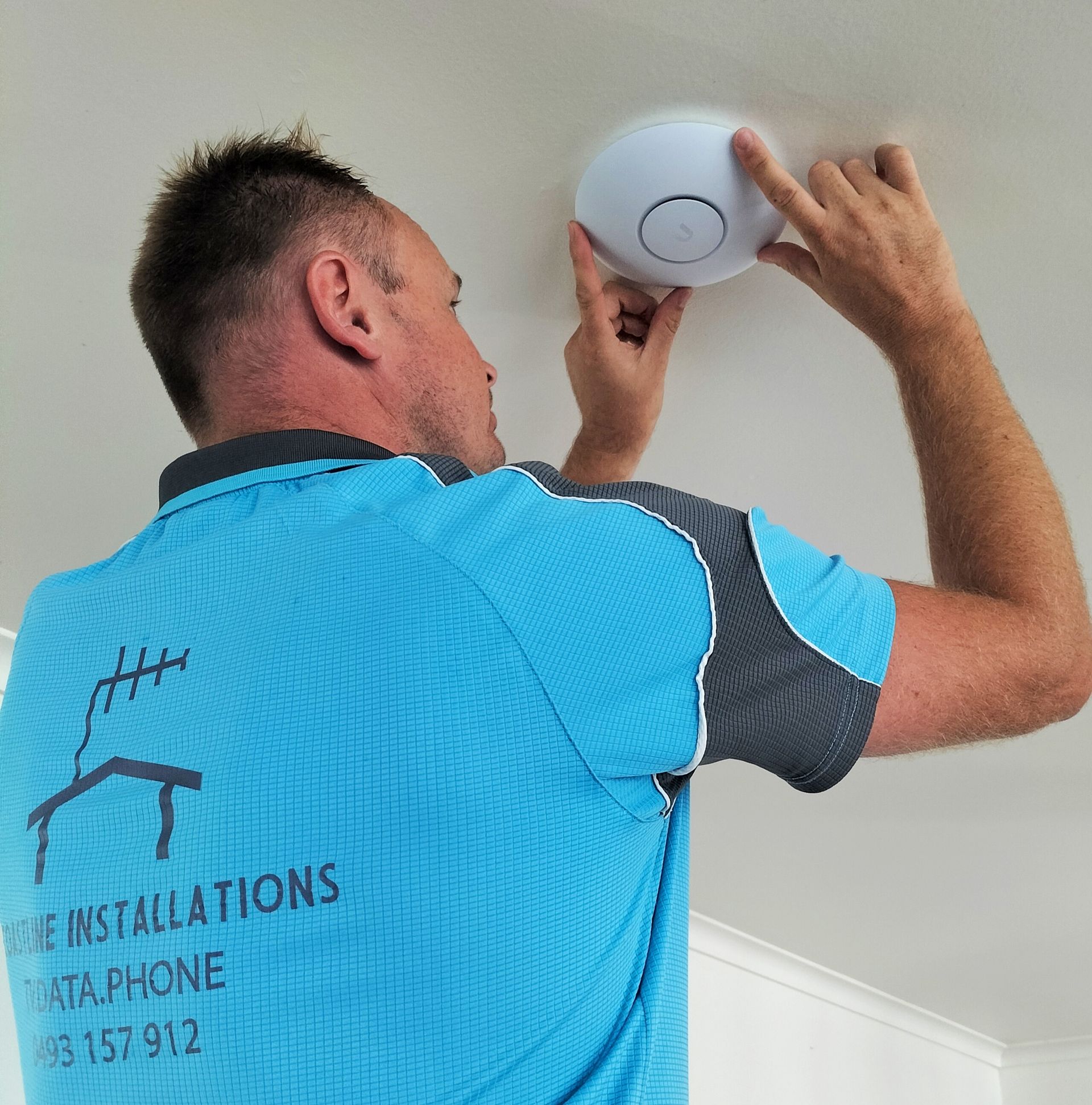 Network server rack with multiple devices and tangled blue and yellow cables.