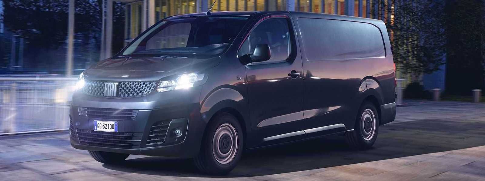 Un aereo si riflette nelle finestre di un palazzo su cui c'è scritto milano