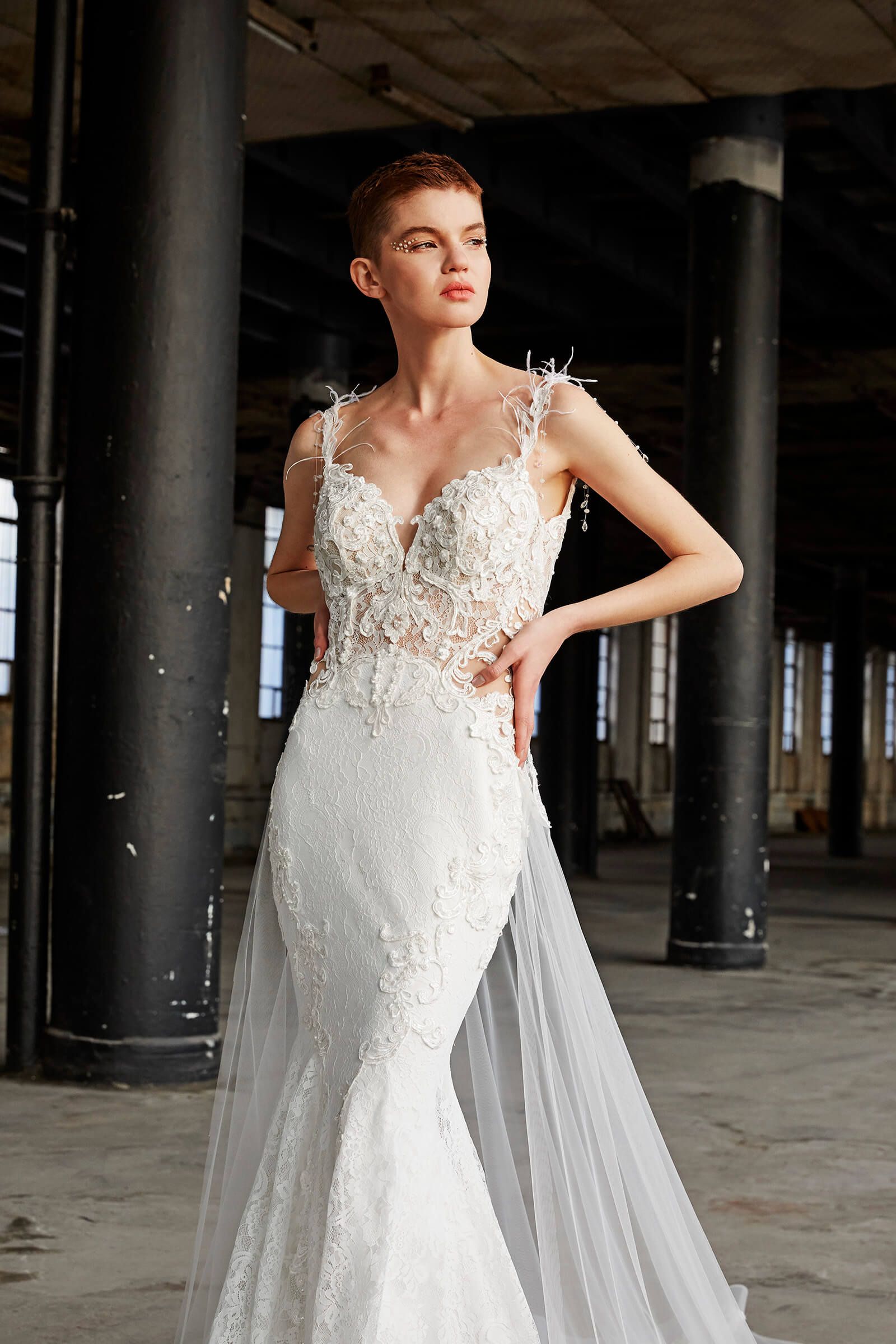 abito da sposa lungo con ricami