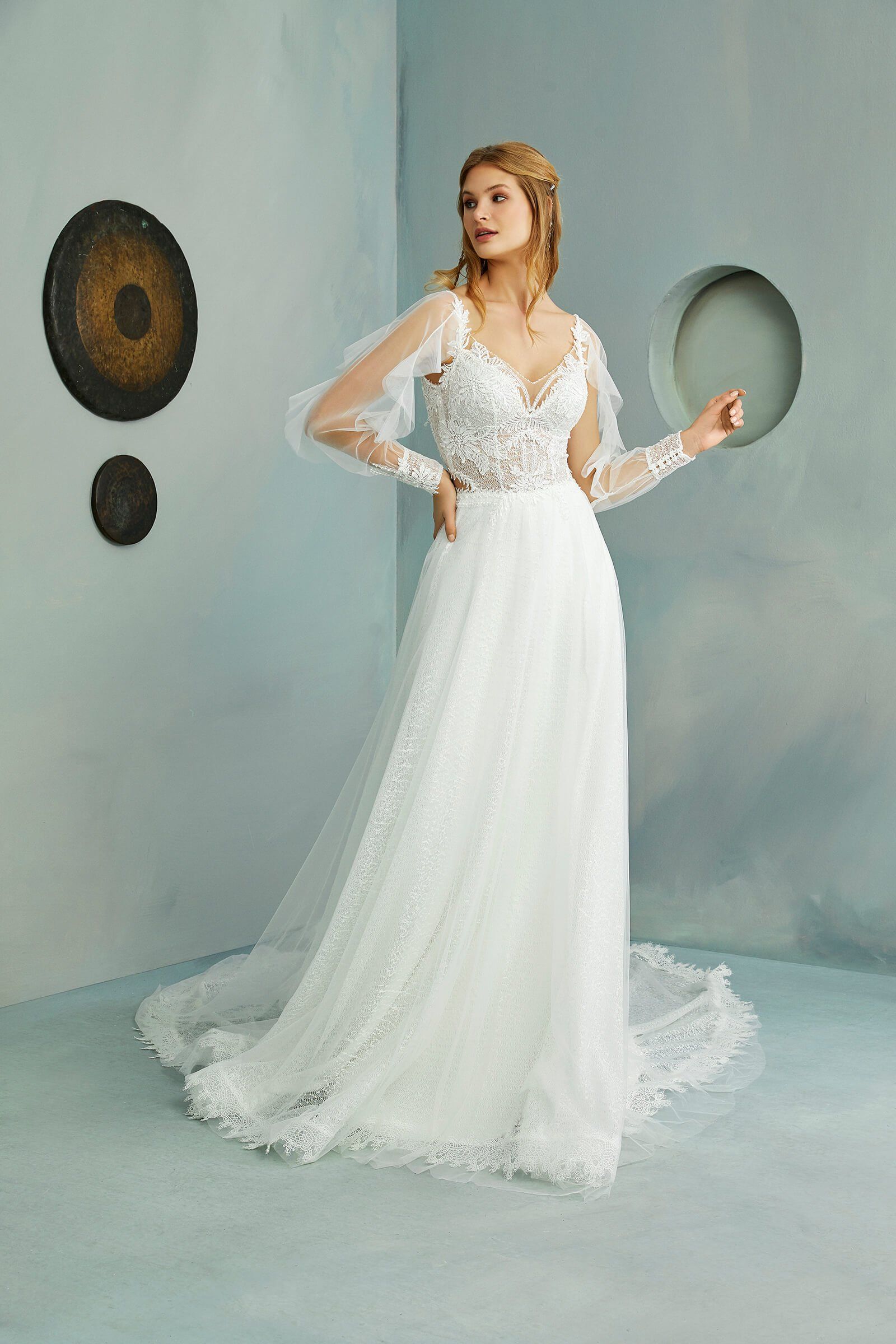 abito da sposa elegante e ricamato in atelier