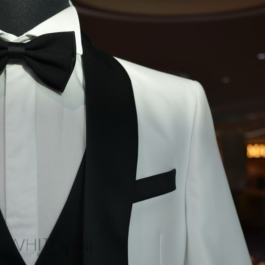 abito da sposo bianco