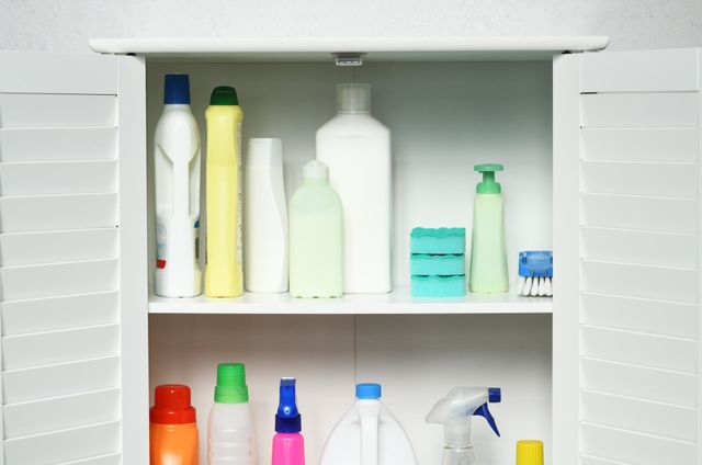 How to Safely Store Cleaning Supplies