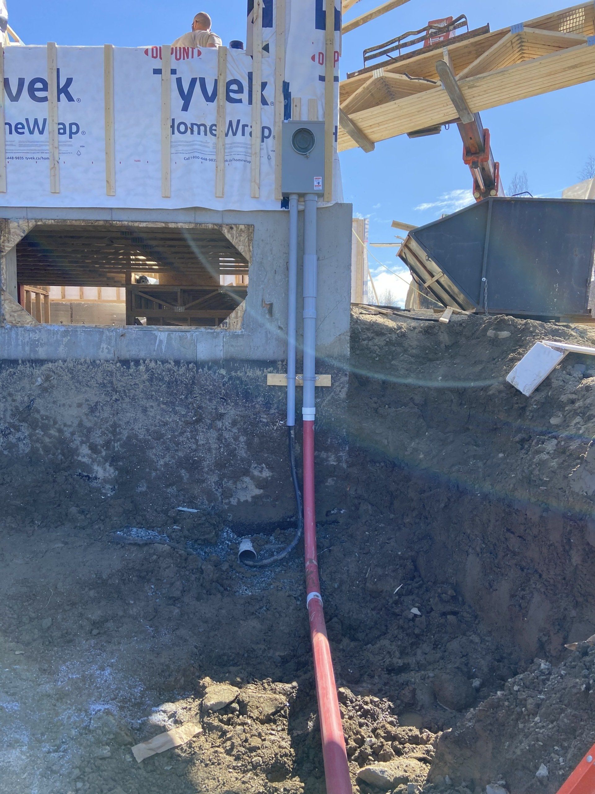 Un chantier de construction avec un panneau indiquant « yvell » dessus