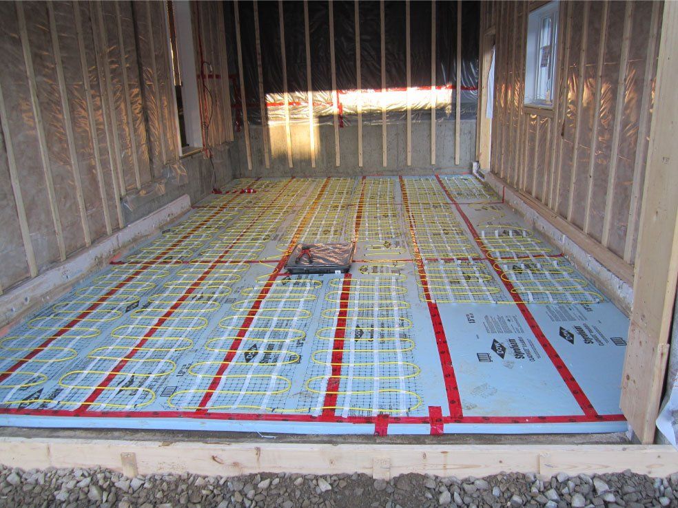 Une pièce avec beaucoup d'isolation au sol