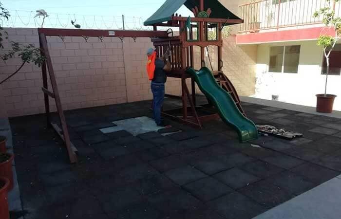 PASTO SINTÉTICO Y FOLLAJE ARTIFICAL