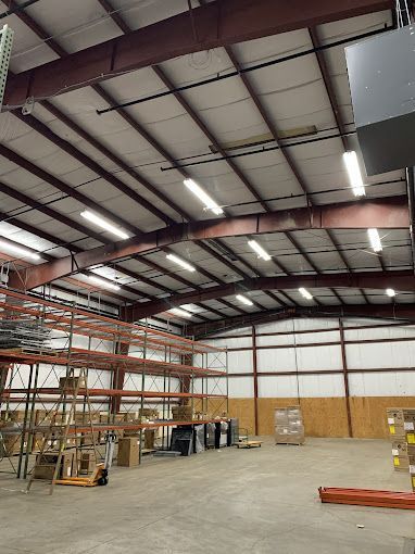 A large warehouse filled with lots of shelves and boxes.