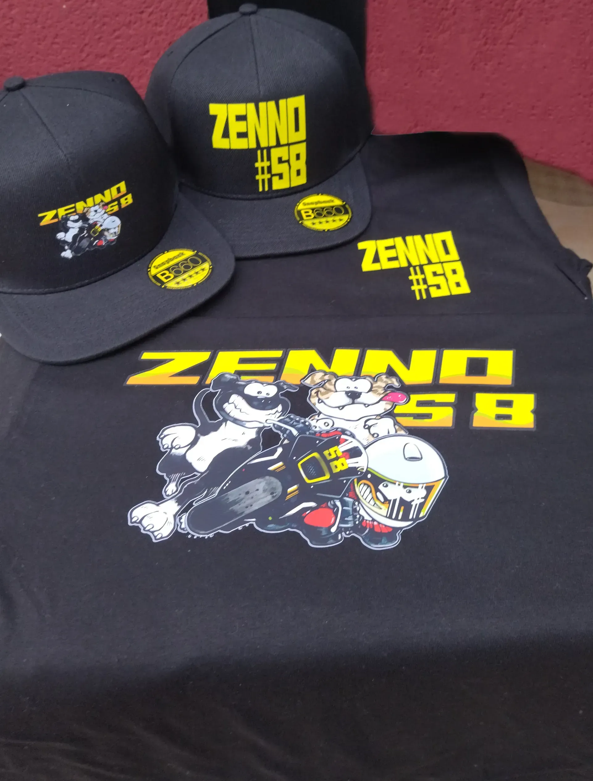 trui en petten bedrukt met logo zenno