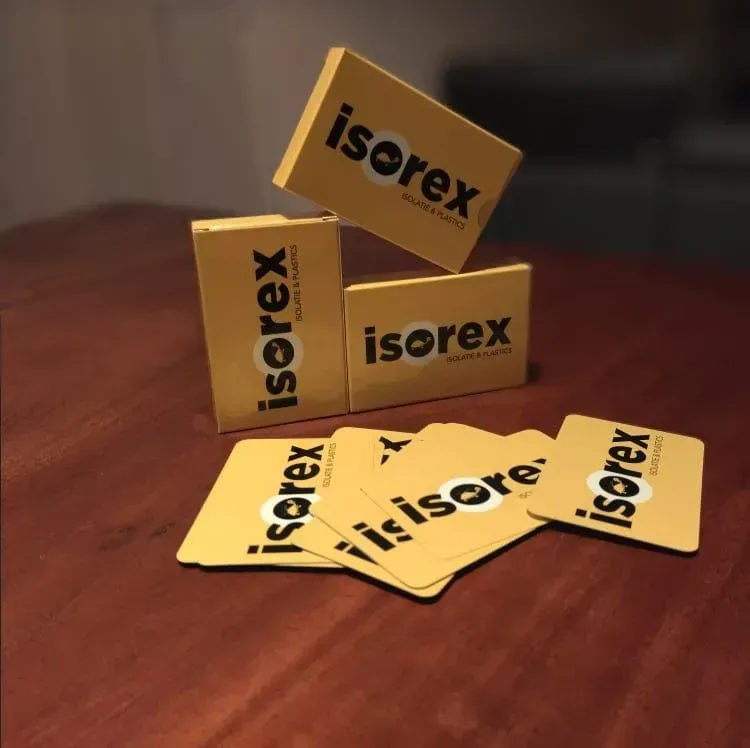 kaartspel geel met zwarte letters