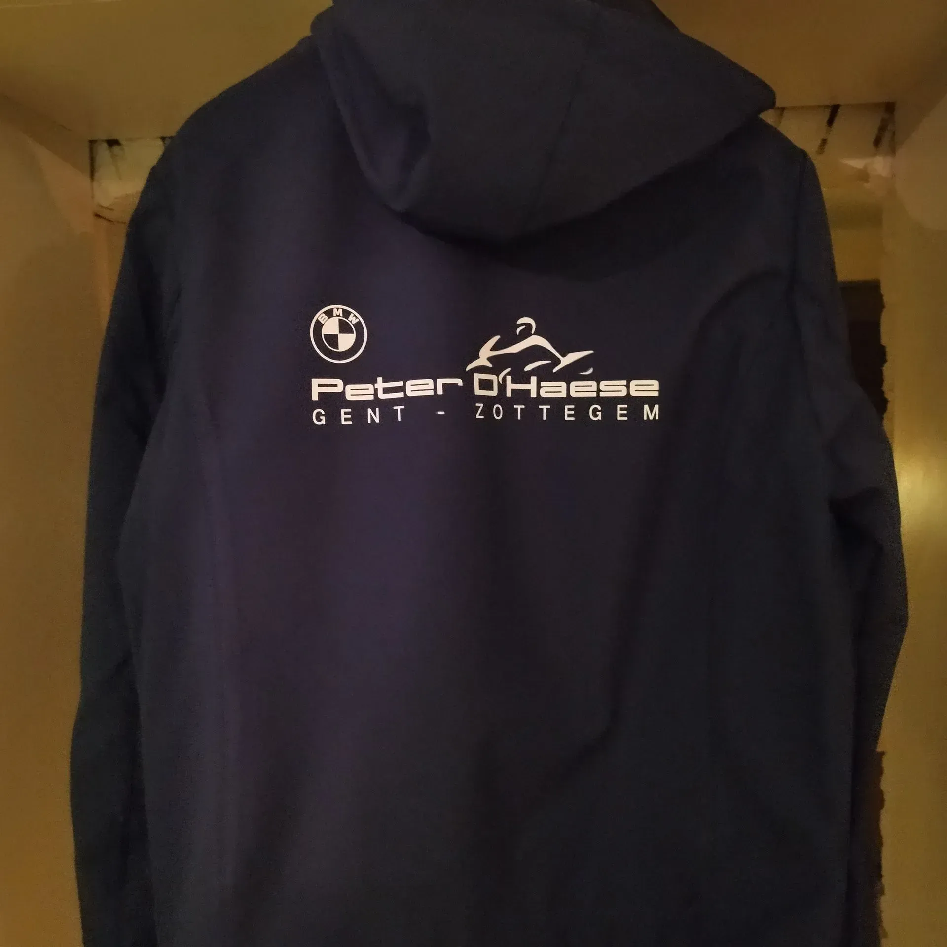 softshell met logo peter dhaese erop