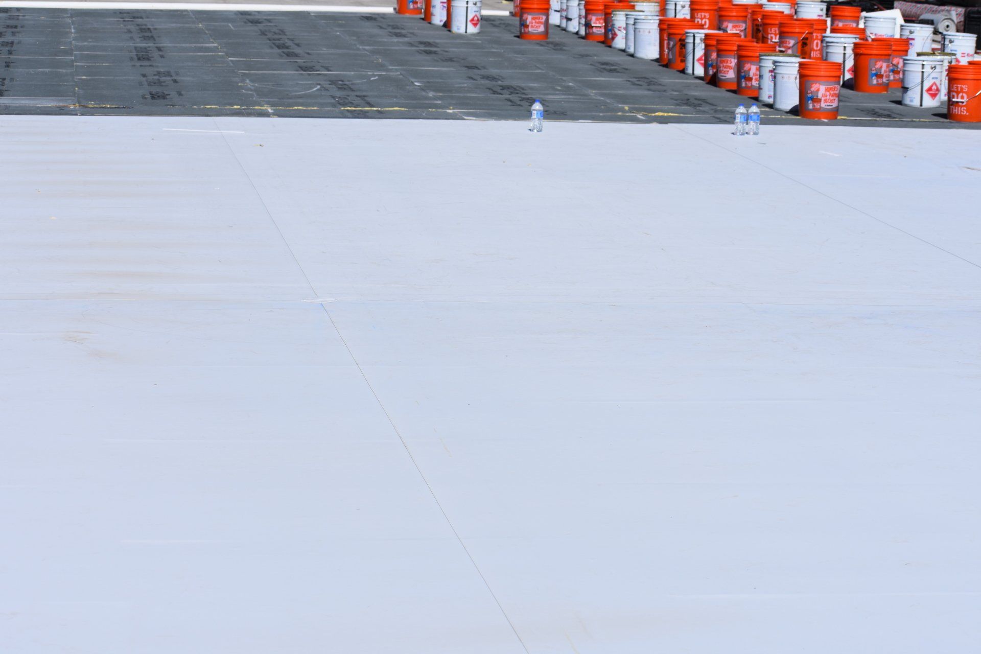 A flat roof is almost complete.