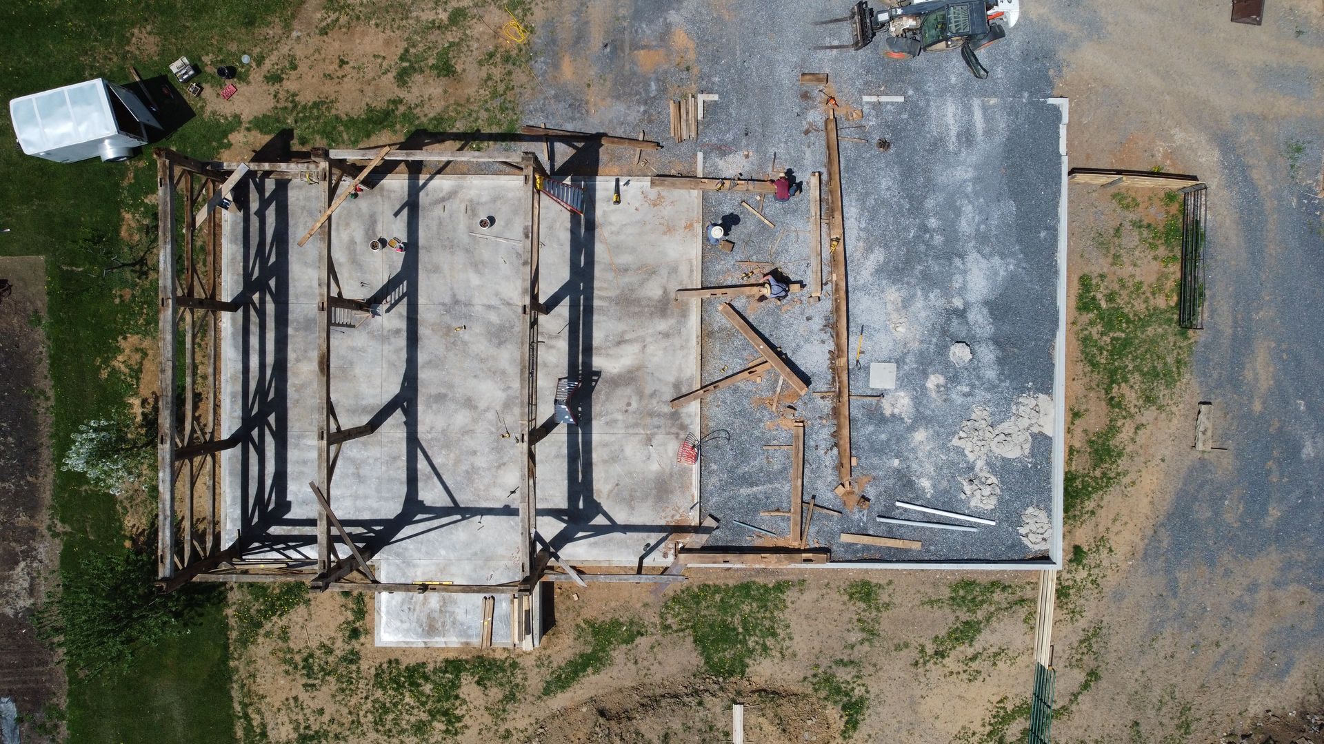 Build and design a home using an antique wooden structure