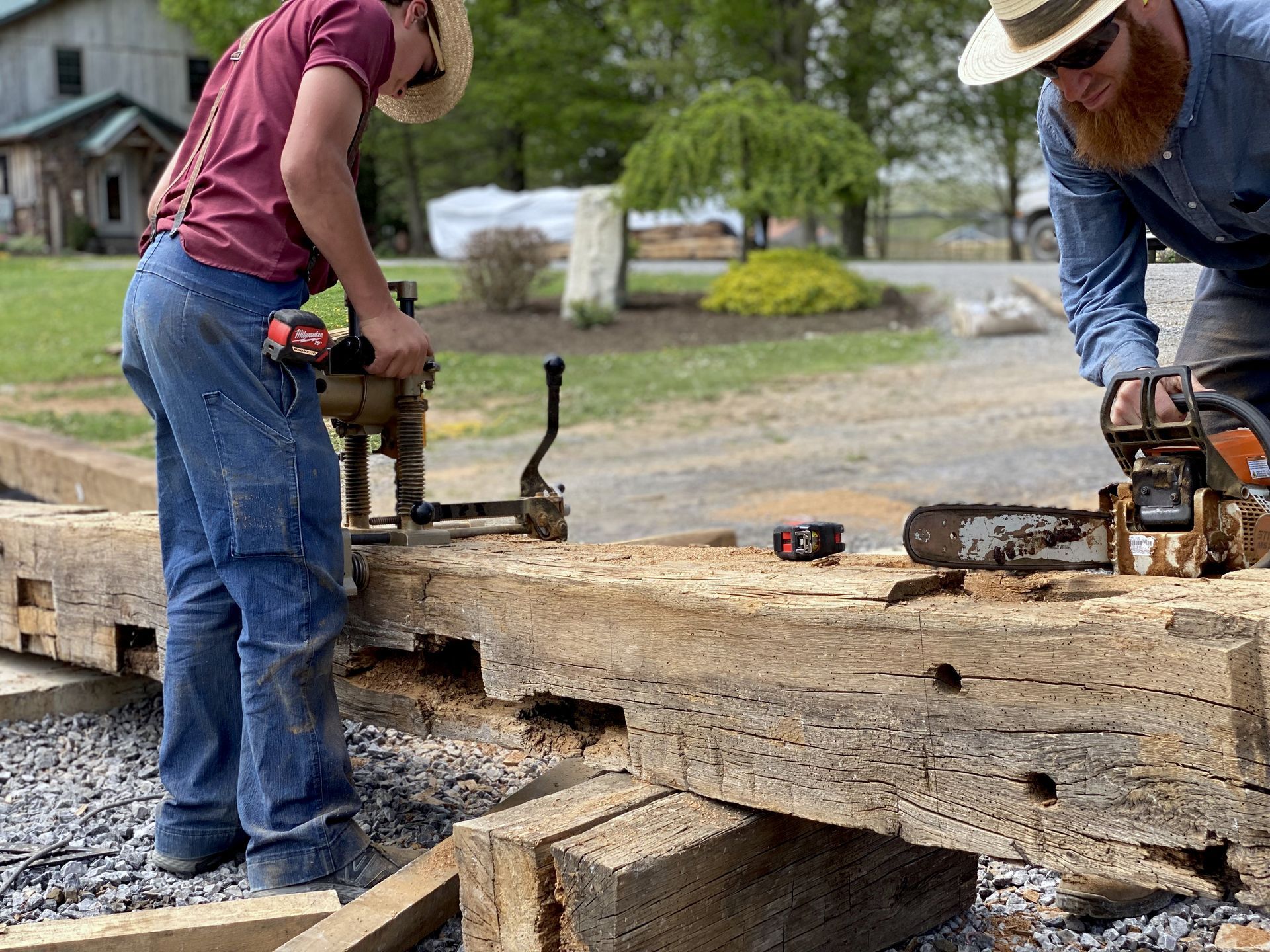 Reuse an antqieu barn for a new structure 
