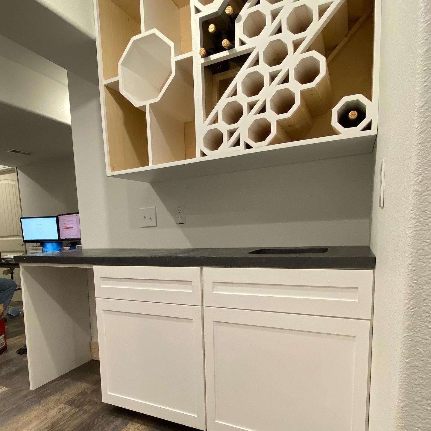 Hexagonal wine rack with Concrete counter