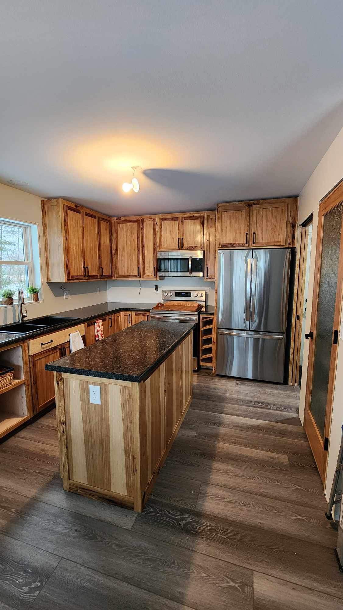 Hickory Kitchen Cabinets
Husky TImber Woodworking