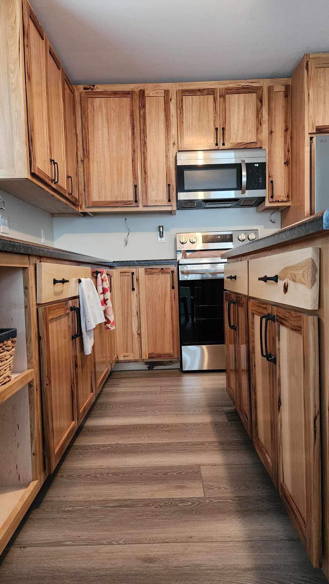 Hickory Kitchen Cabinets
Husky TImber Woodworking