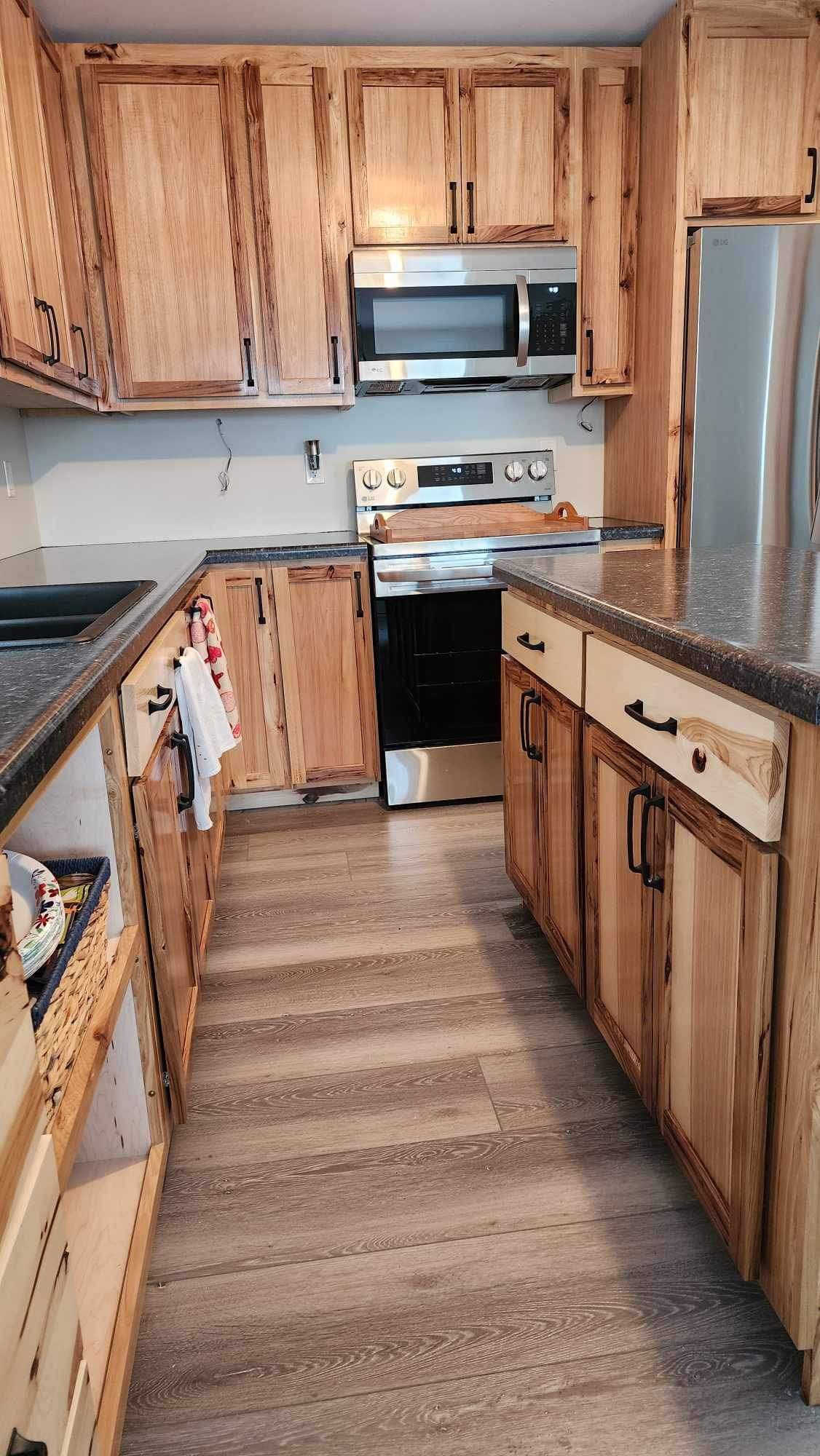 Hickory Kitchen Cabinets
Husky TImber Woodworking