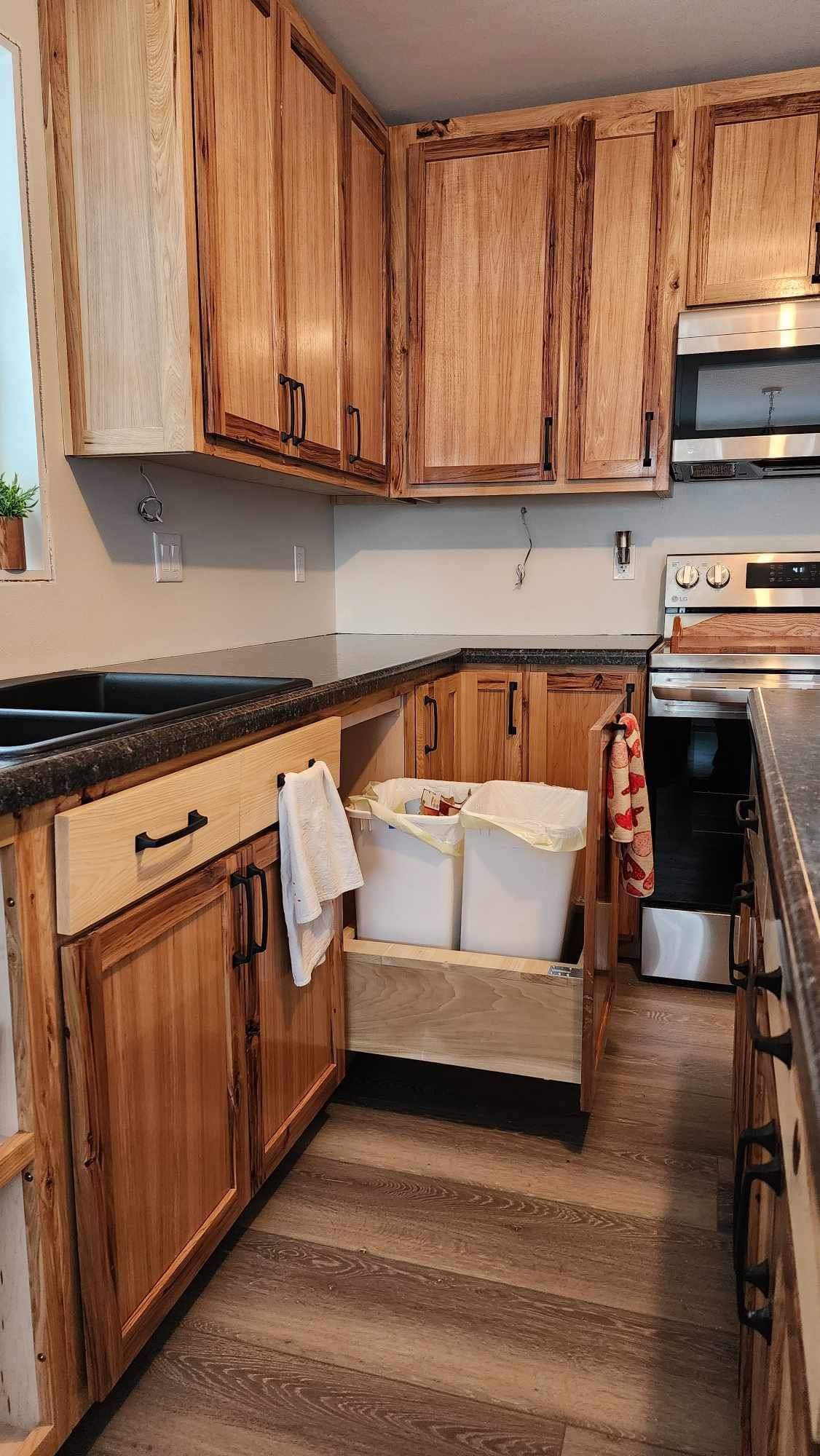Hickory Kitchen Cabinets
Husky TImber Woodworking