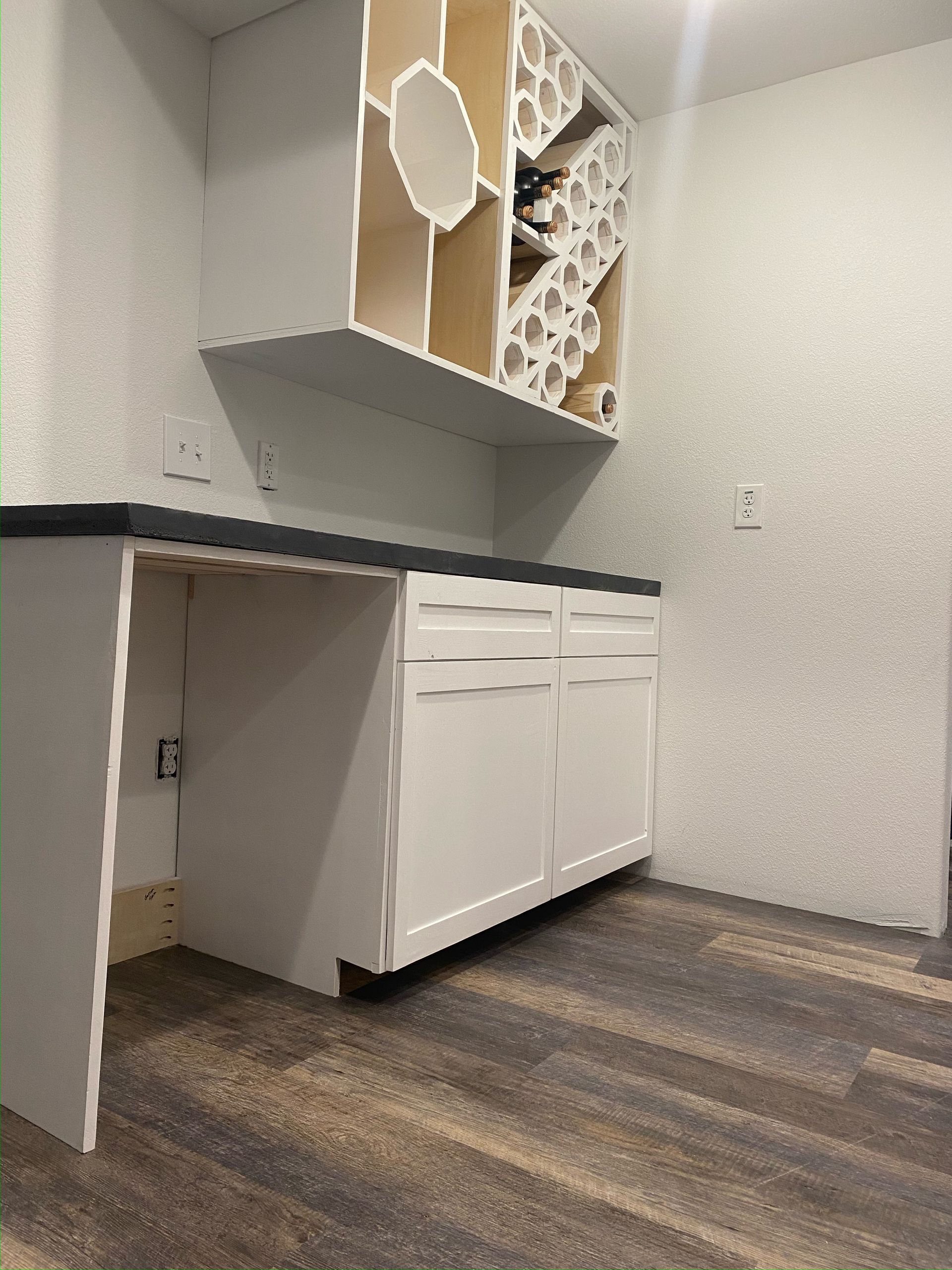 Hexagonal wine rack with Concrete counter