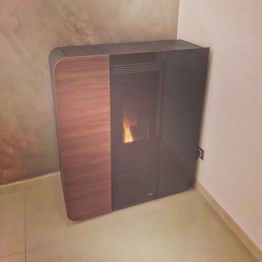 caminetto effetto legno