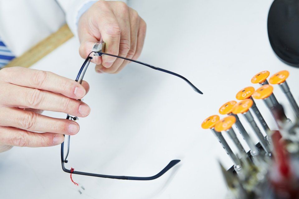 Riparazione di occhiali