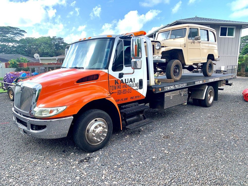 Kauai Towing and Hauling truck with SUV