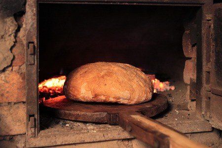 pane cotto in forno a legna