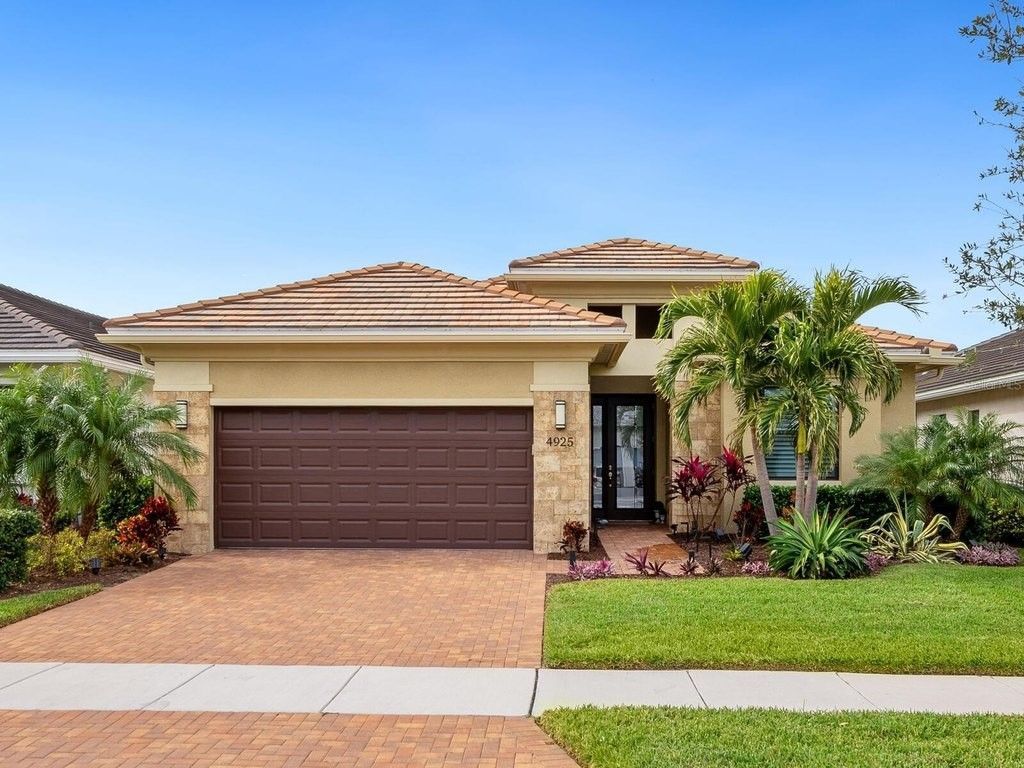 4925 Surfside Cir., Lakewood Ranch, FL 34211