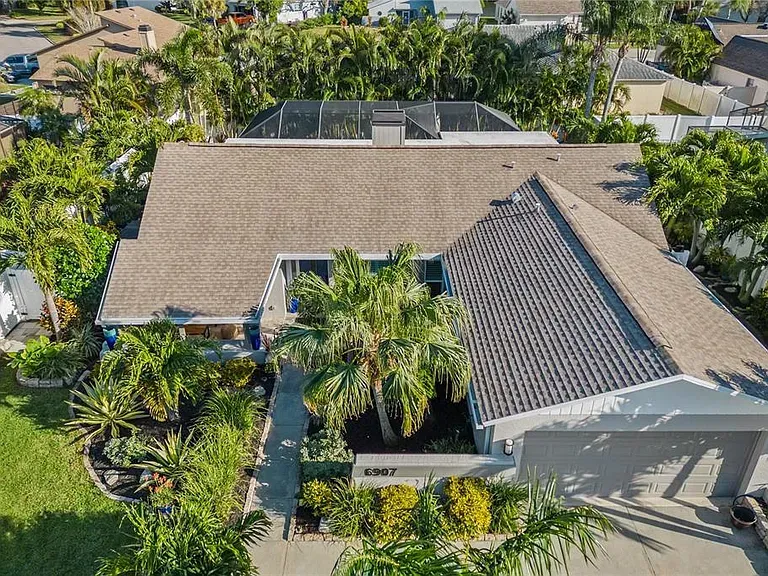 6907 Easton Ct., Sarasota, FL 34238