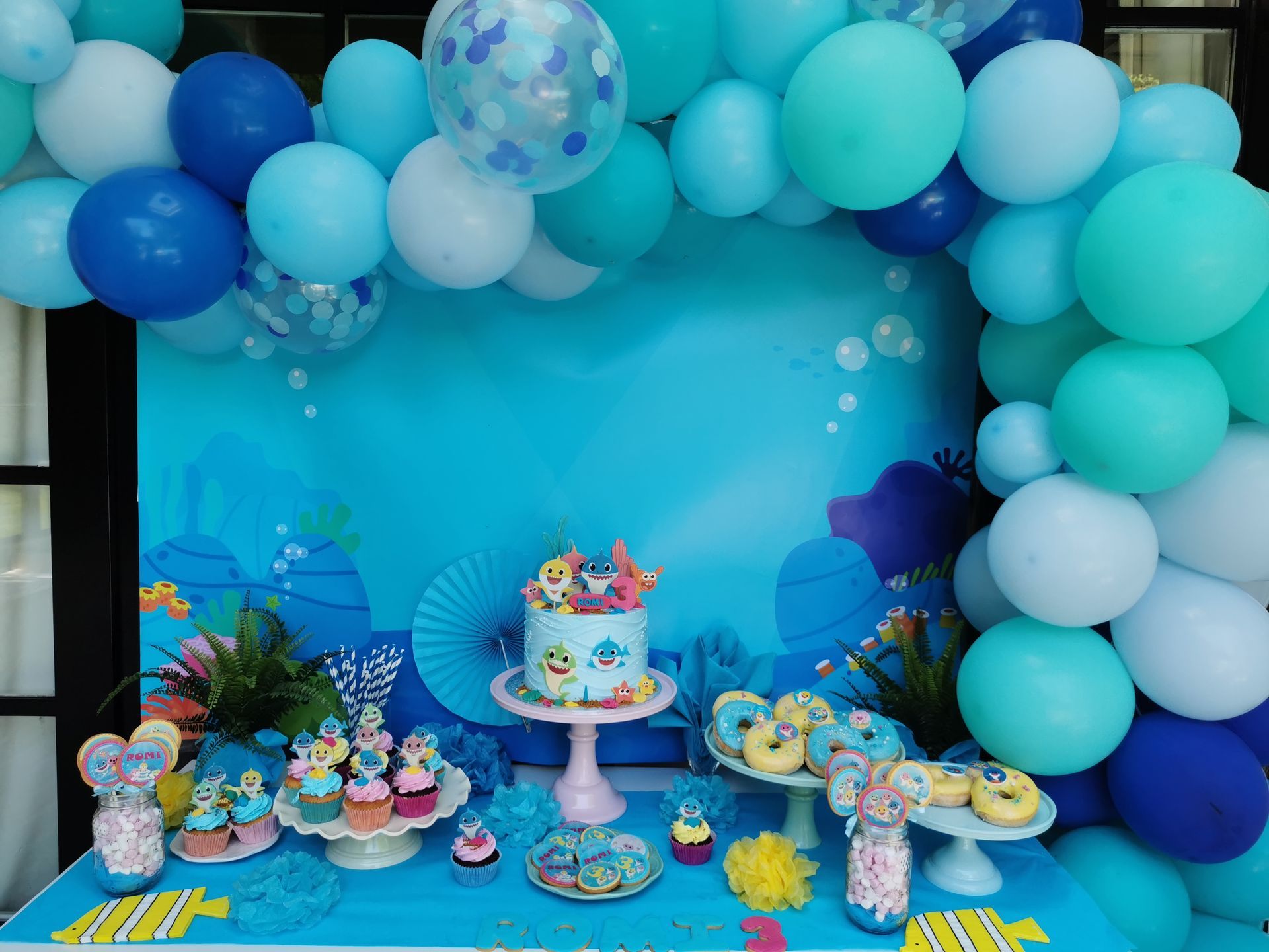 baby shark sweet table