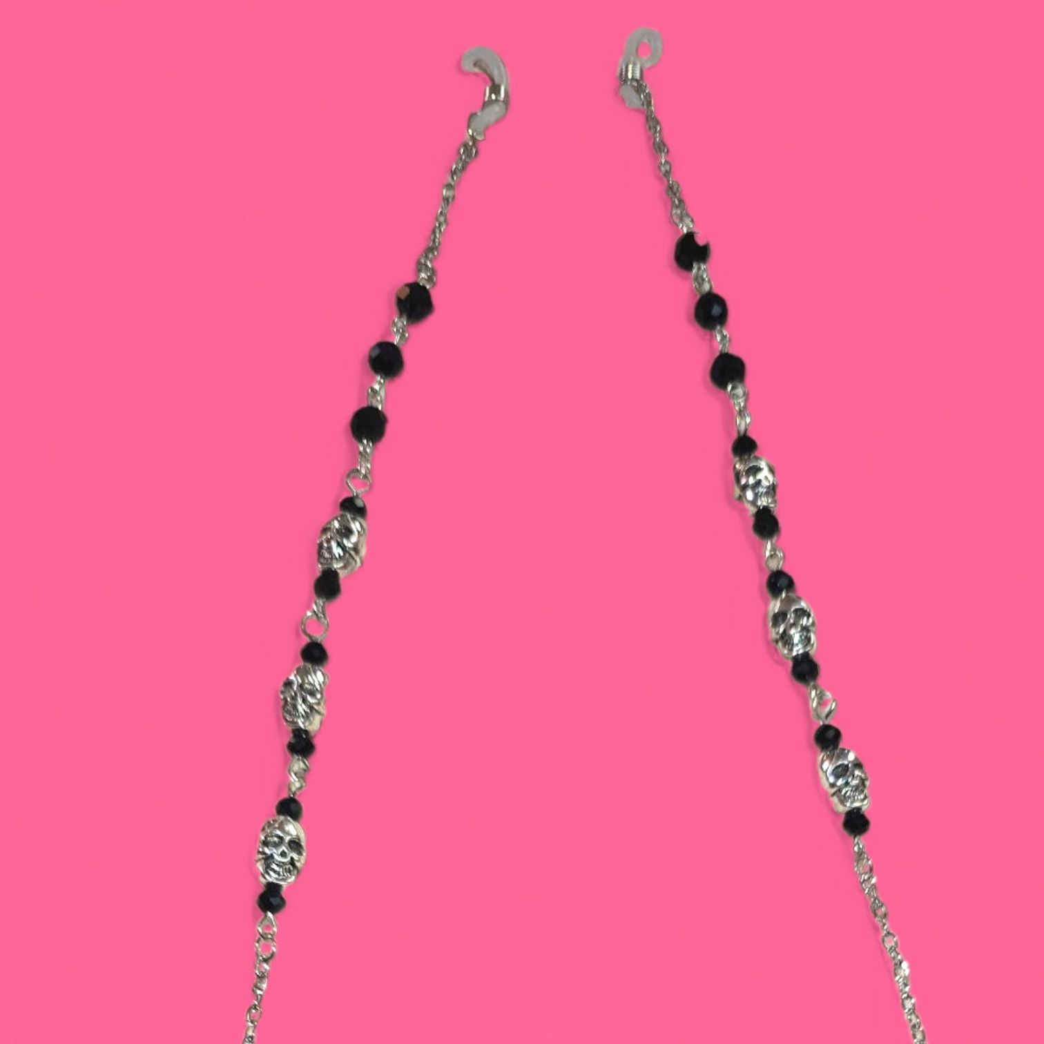 Cadena para anteojos con adornos de calaveras