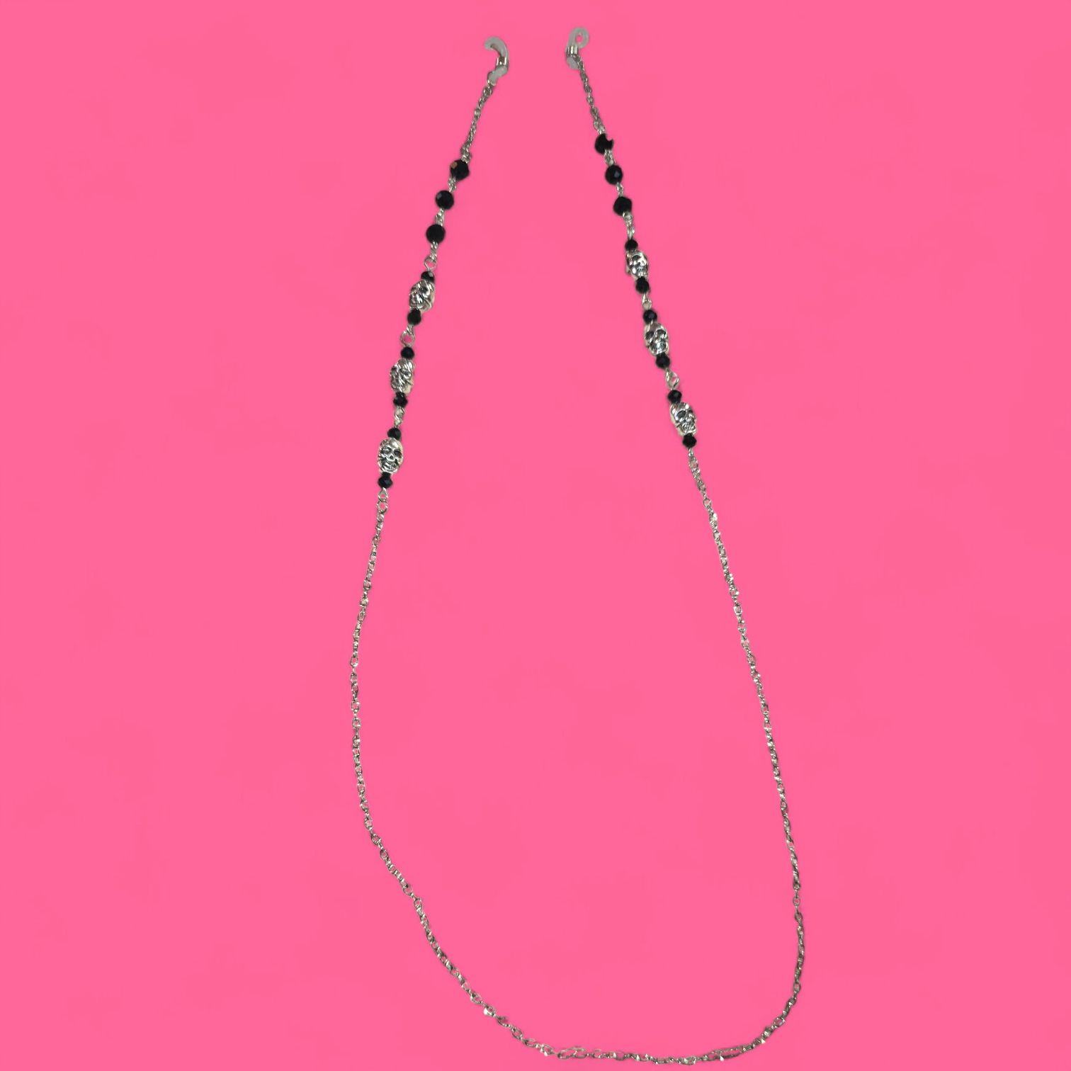 Cadena para anteojos con adornos de calaveras