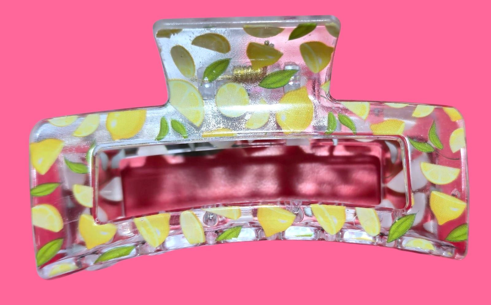 Pinza para el cabello de acrílico transparente con estampado de limones.