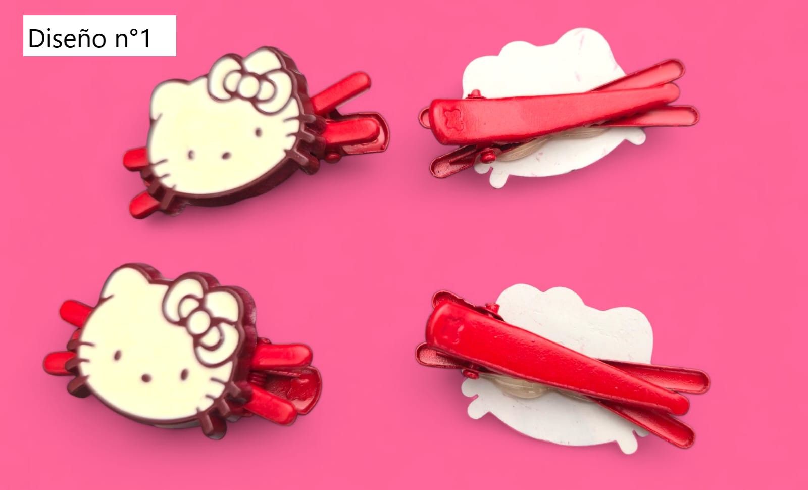 Cuatro pinzas para el pelo de Hello Kitty sobre un fondo rosa; dos presentan al personaje y dos son lisas.