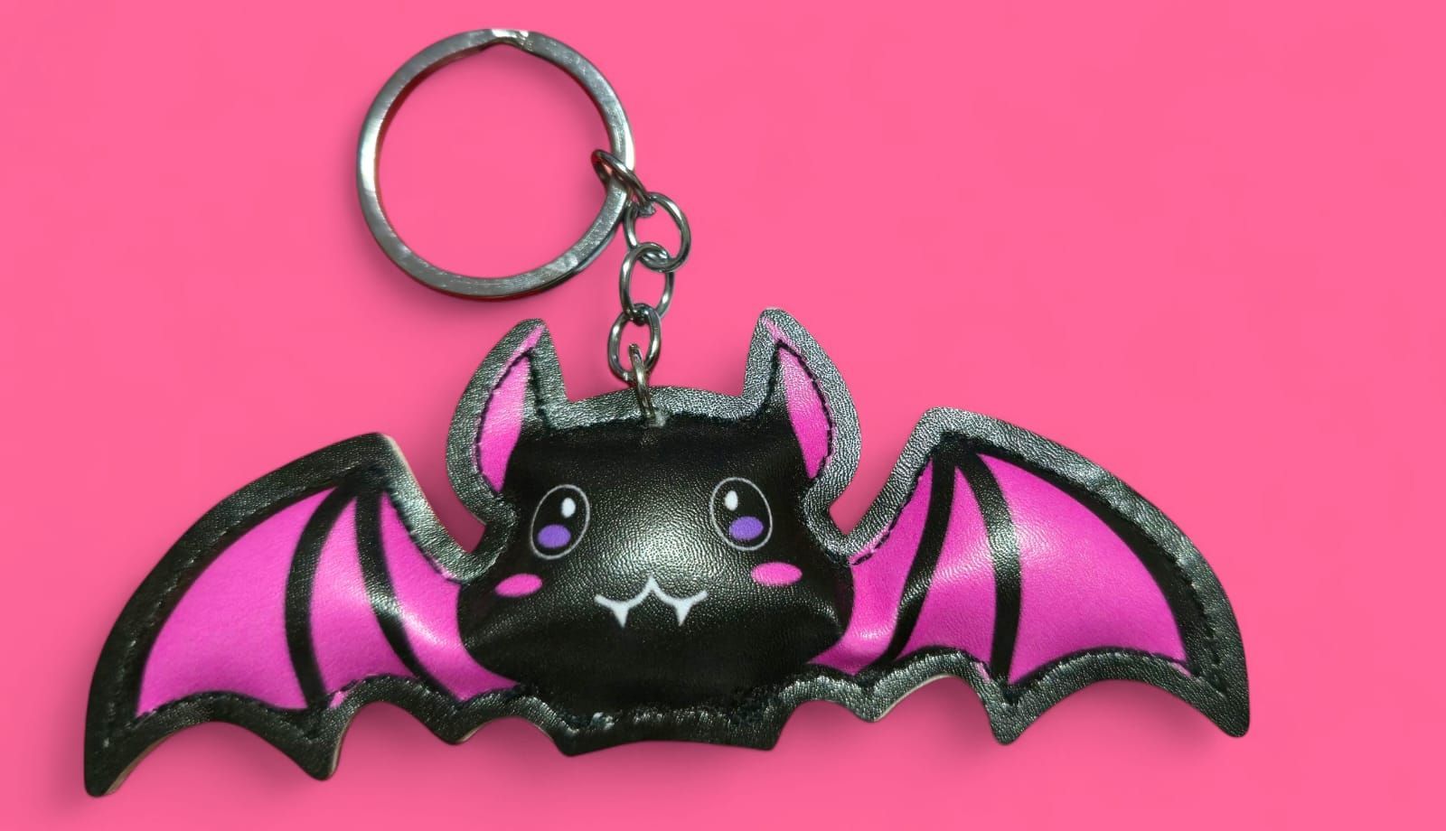 Llavero de murciélago sonriente
