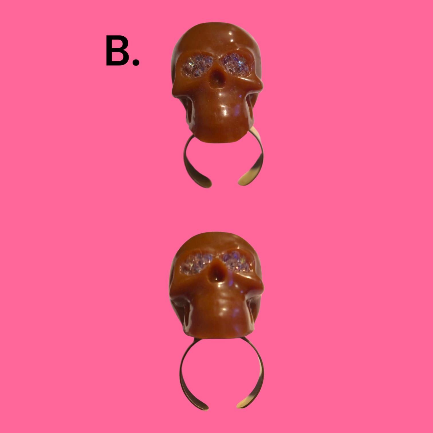 Anillos artesanales con calaveras hechos en resina