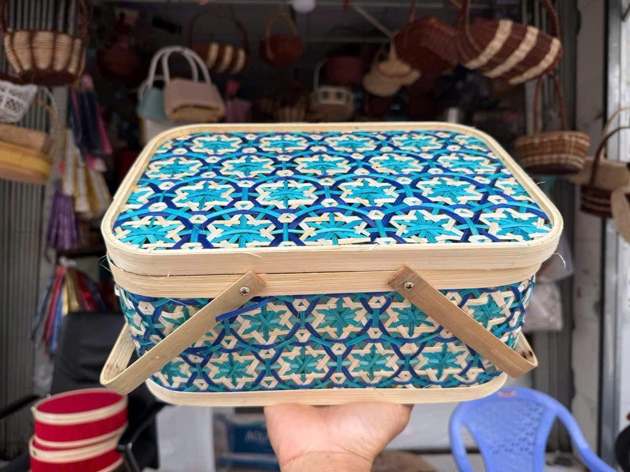 Stylish Handwoven Picnic Baskets