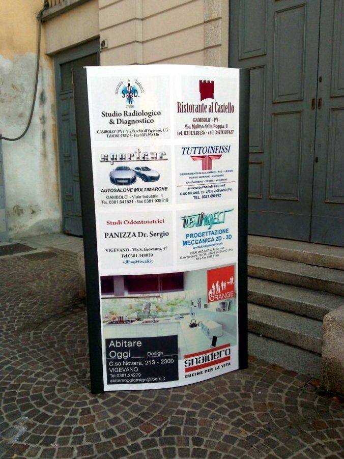 totem insegne pubblicità  pavia