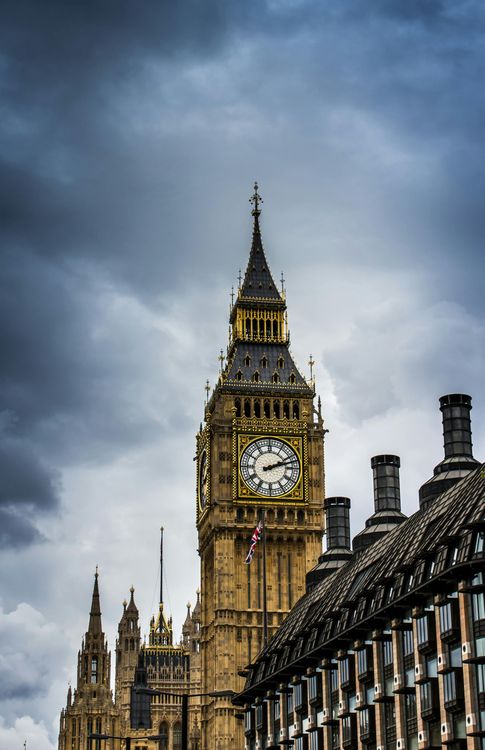 Big Ben clock tower with stormy gray sky backdrop.
