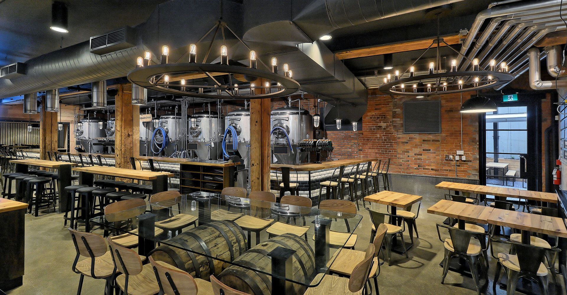 A large room with lots of tables and chairs in a restaurant.