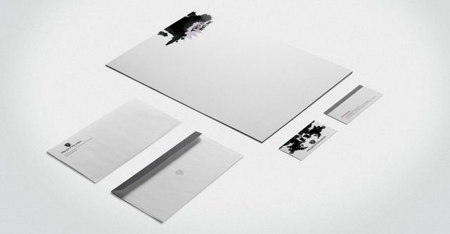 A clipboard with a picture of a cat on it
