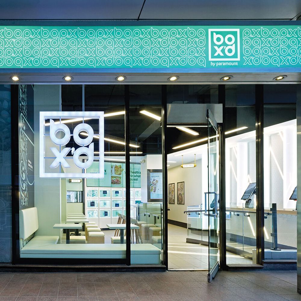 A restaurant with a green sign that says do xo