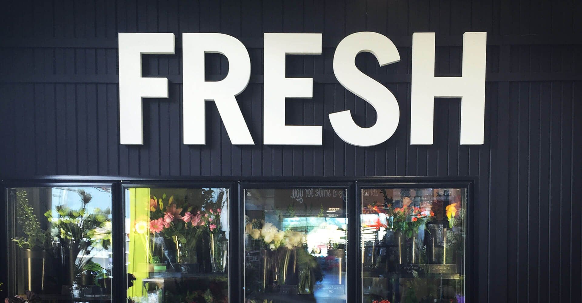 A store front with a sign that says fresh on it