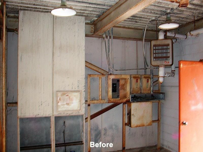 A picture of a room before being remodeled