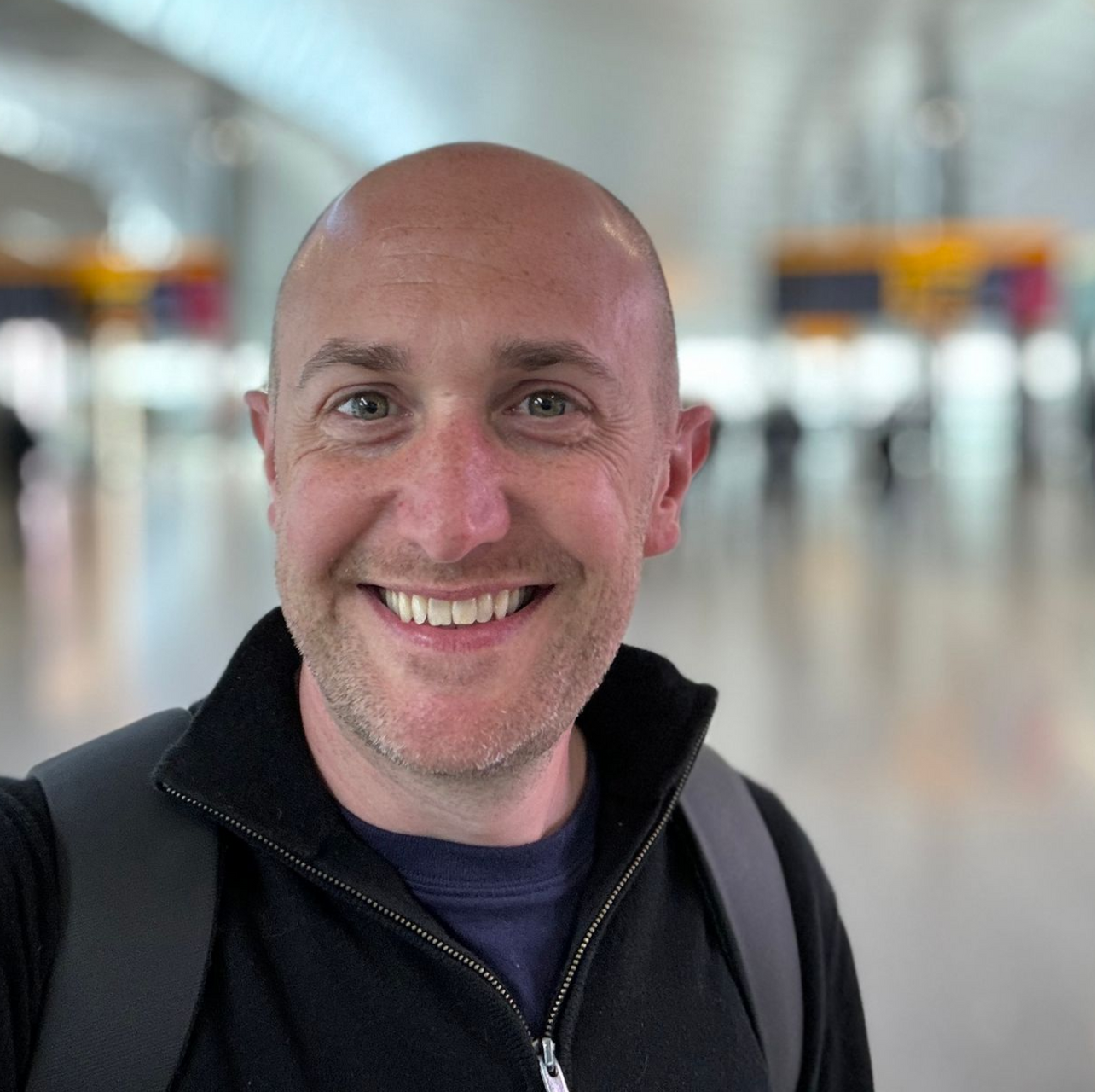 A laptop , a fist , and a light bulb are shown on a black and green background.