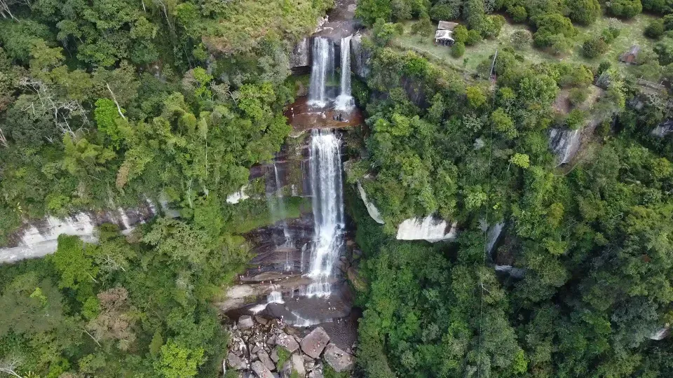Cascadas en Barbosa Santander rodeadas de naturaleza, plan ecoturístico desde Turrim Dei Hotel Boutique.