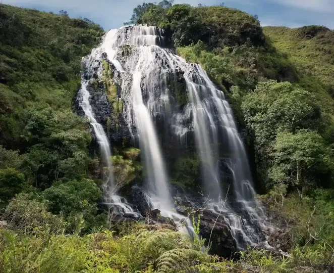 Cascada Manto de la Virgen en Barbosa Santander, paisaje natural cerca de Turrim Dei Hotel Boutique