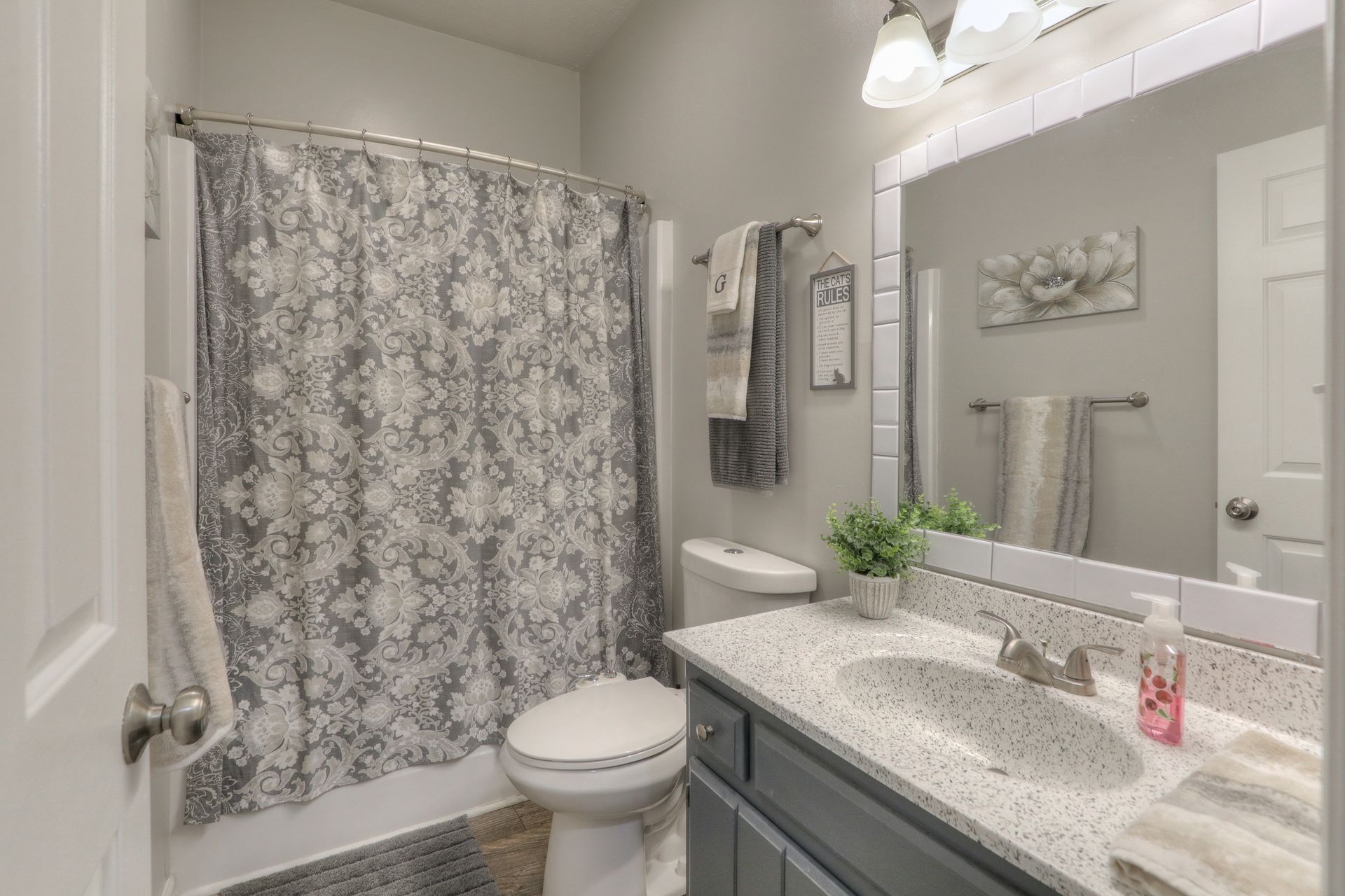 apartments oak ridge bathroom