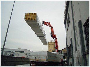 macchinario solleva materiali edili