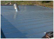 tetto con terminale canna fumaria camino